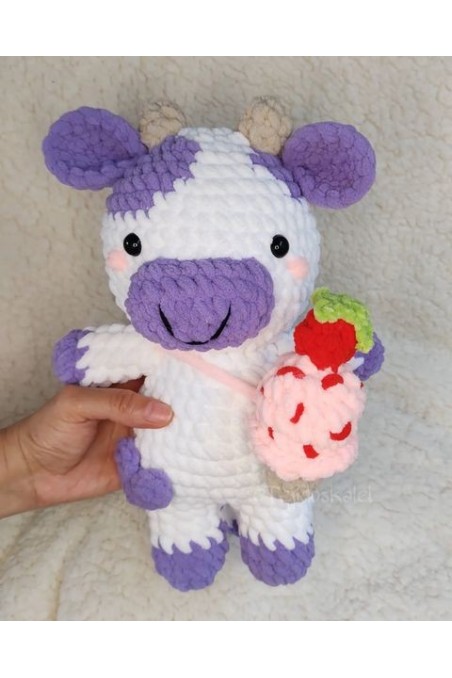 Vaca tejida a mano amigurumi